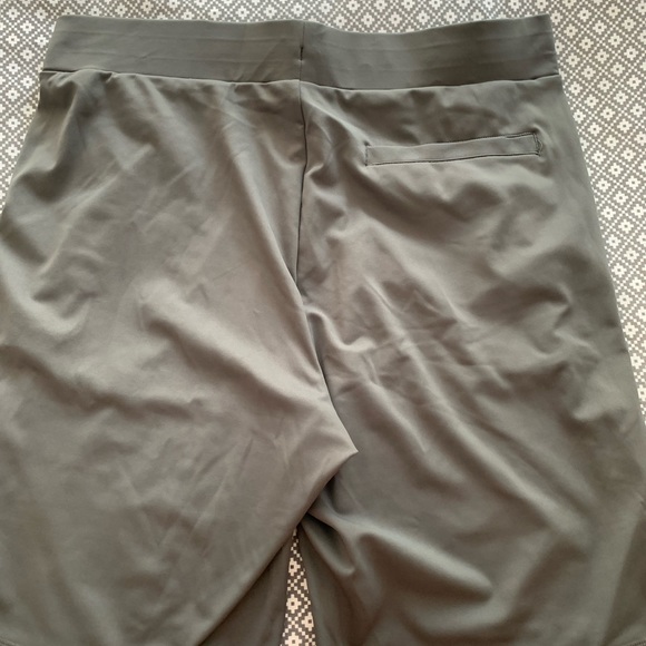 NWT Mens athletic shorts grey and blue. Size Large. - Picture 9 of 14